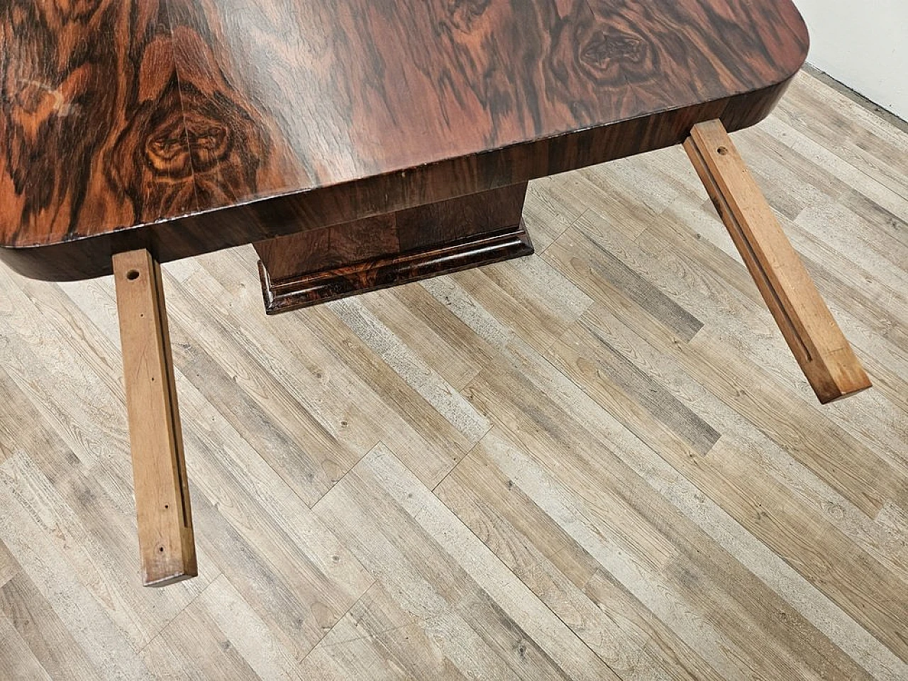 Tavolo da pranzo Art Déco allungabile in noce, anni '30 17