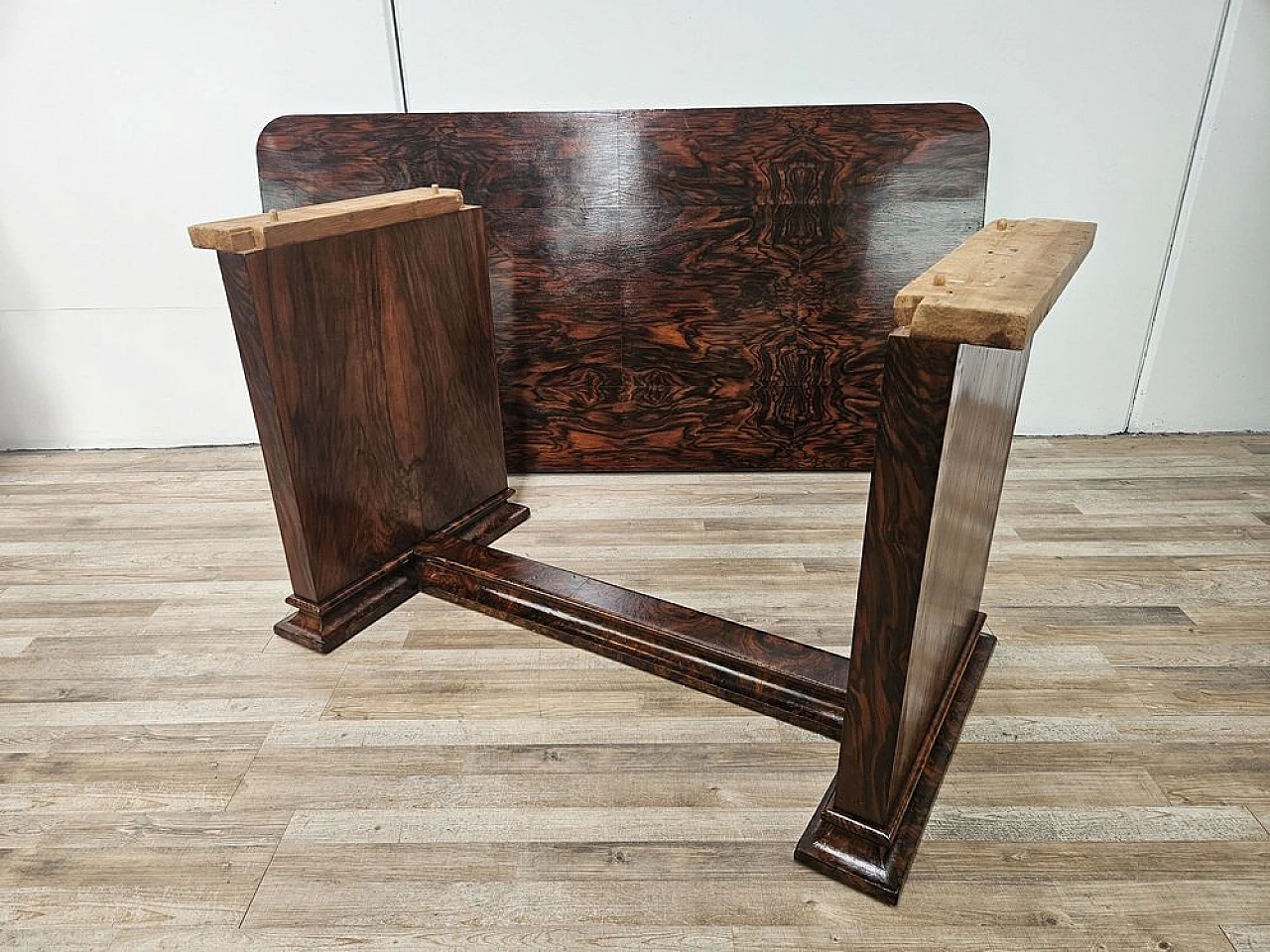 Tavolo da pranzo Art Déco allungabile in noce, anni '30 33