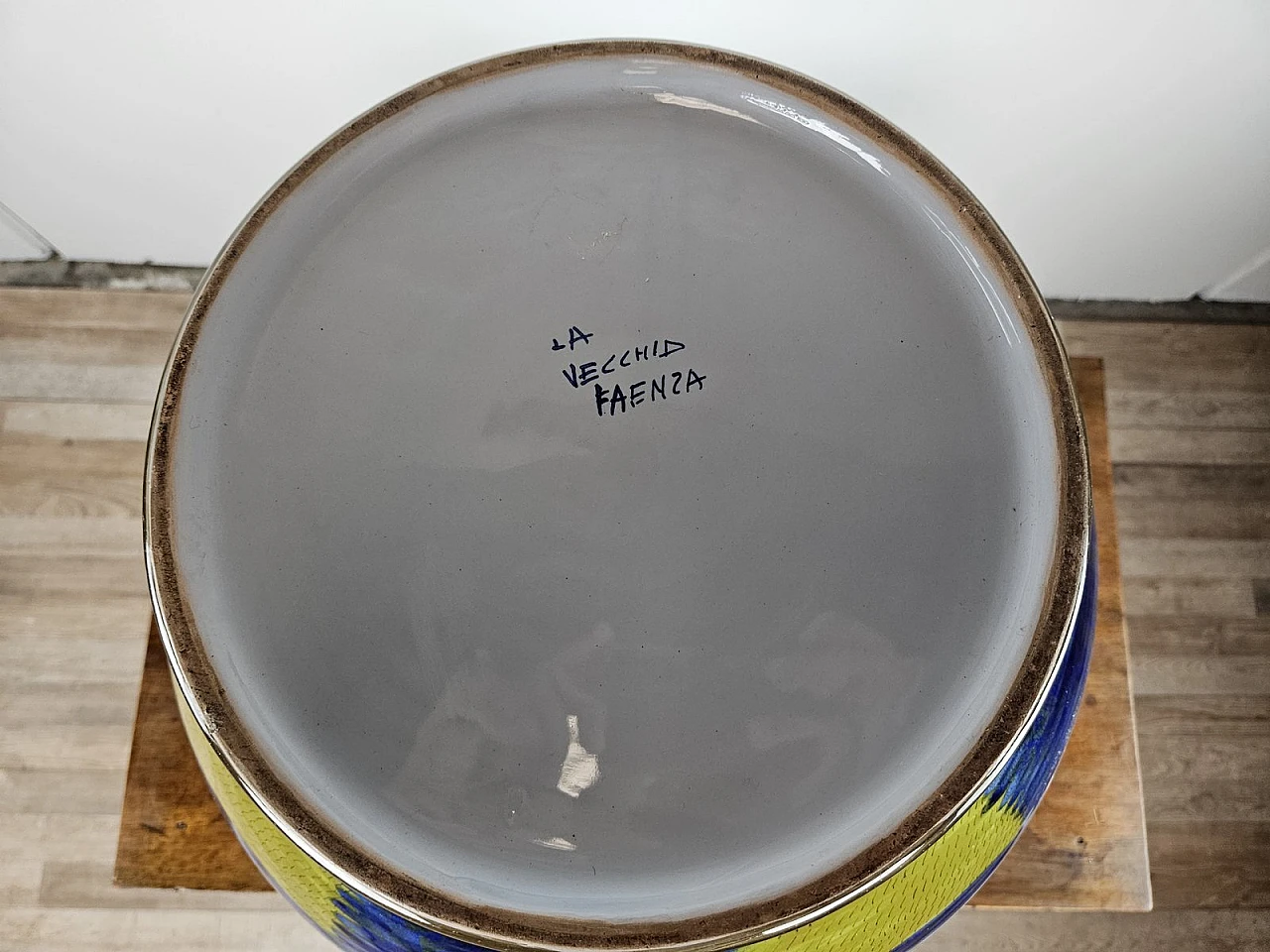 Anfora grande in ceramica decorata di La Vecchia Faenza, inizio XXI secolo 27