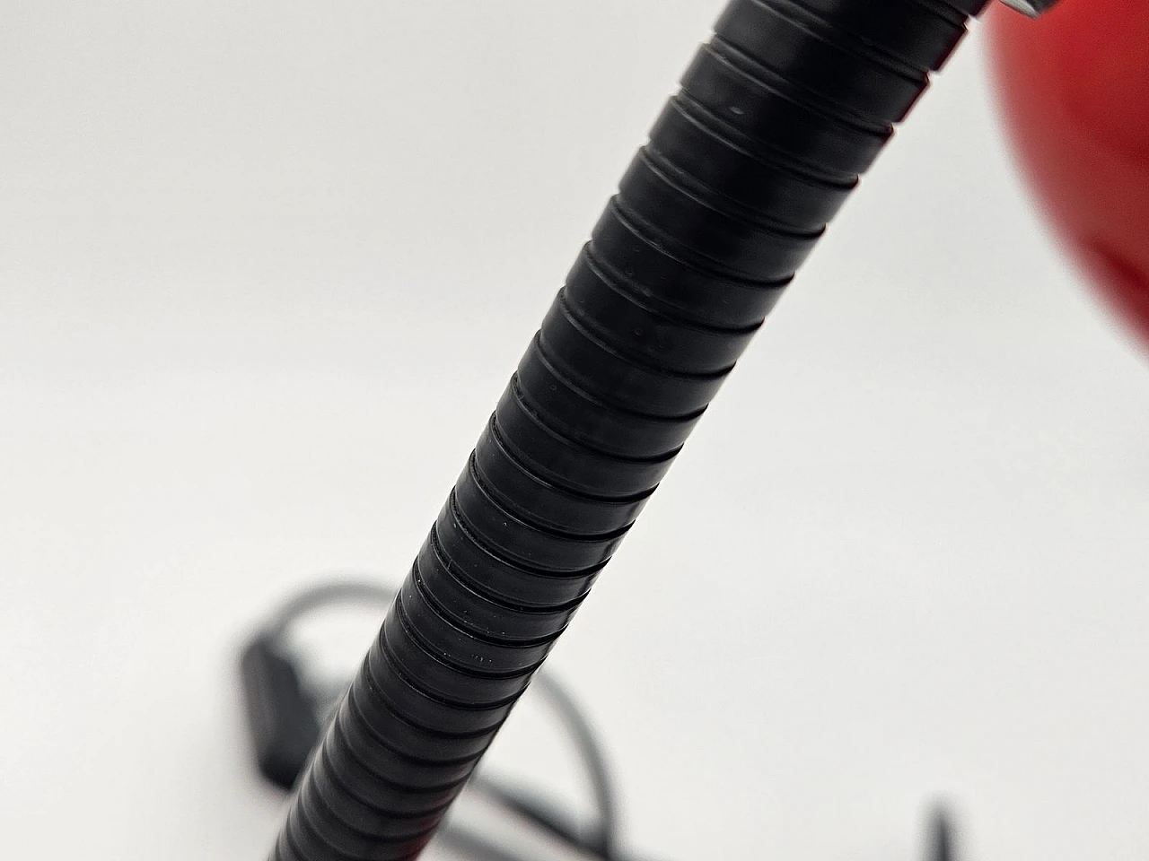 Lampada da tavolo rossa di Veneta Lumi, anni '80 8