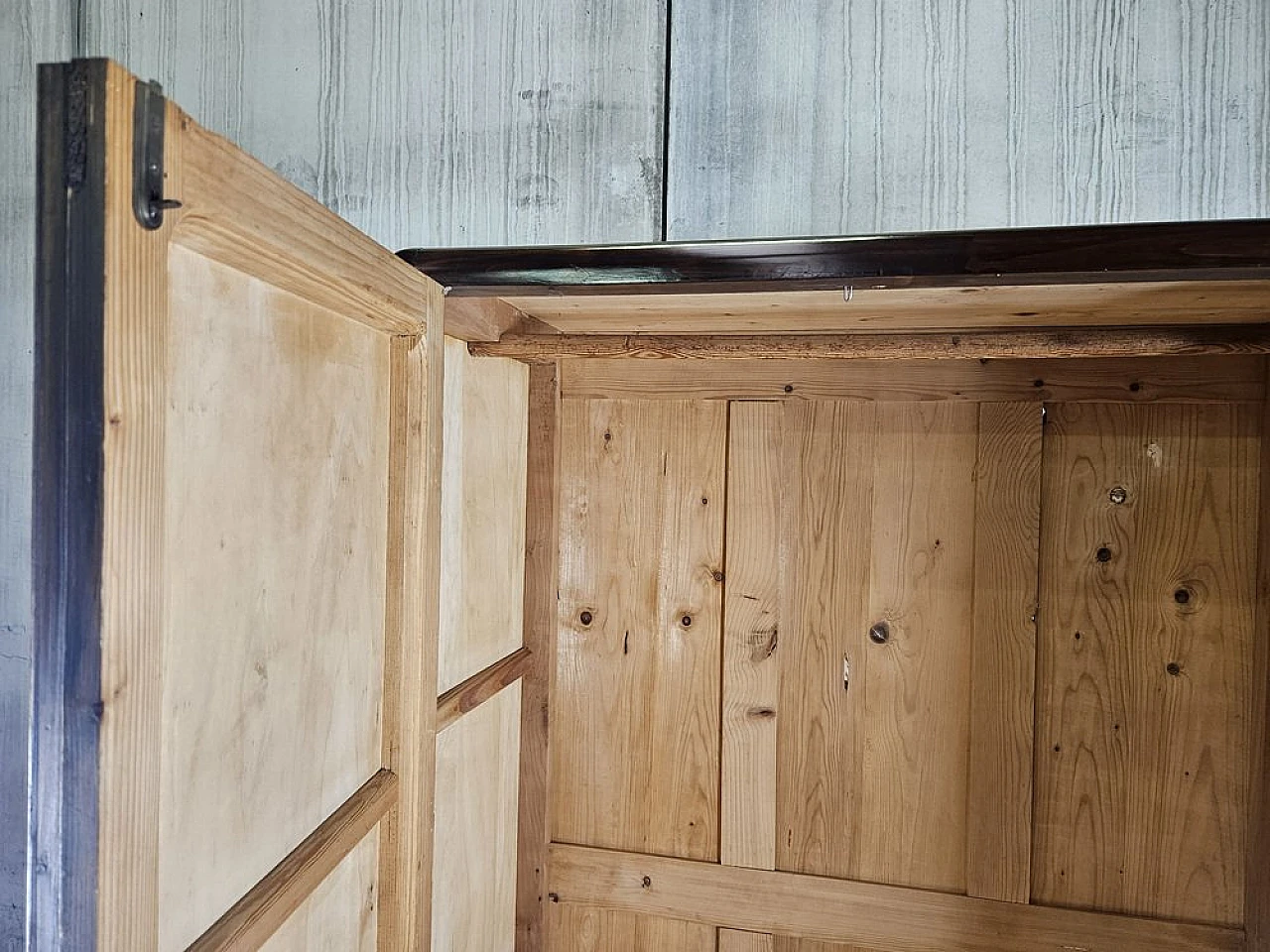 Two-door wardrobe in walnut, 1940 22