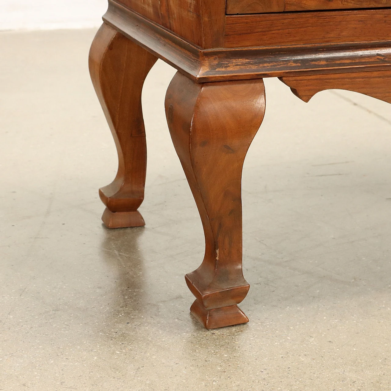 Urn bedside table with opening glass top 8