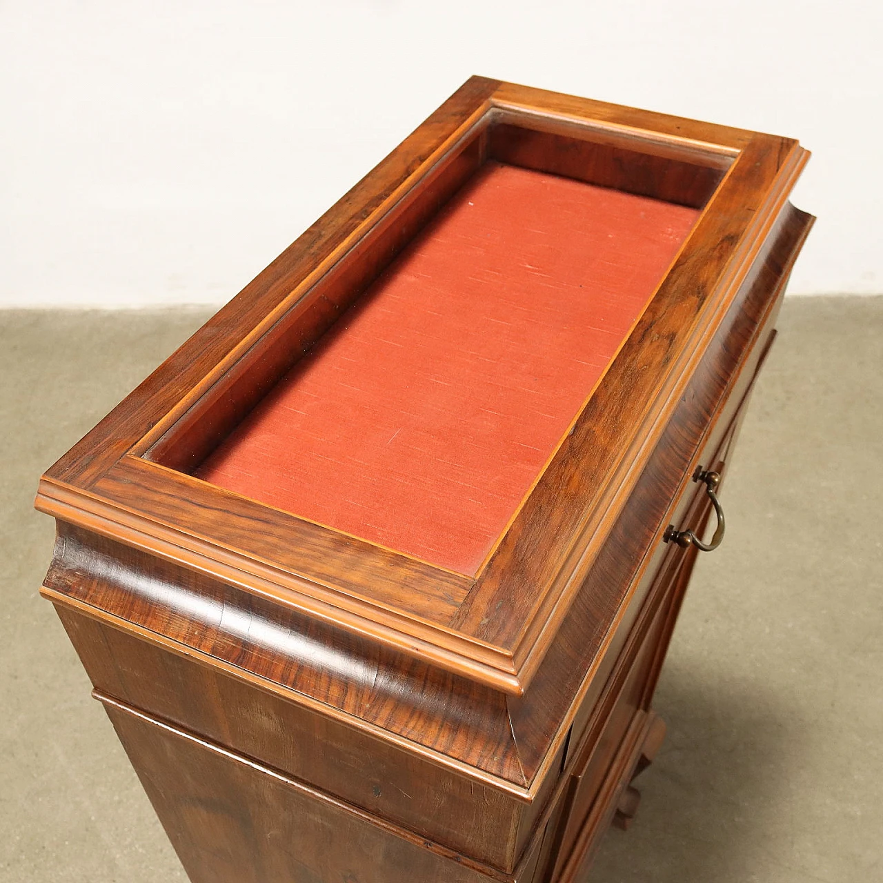 Urn bedside table with opening glass top 9