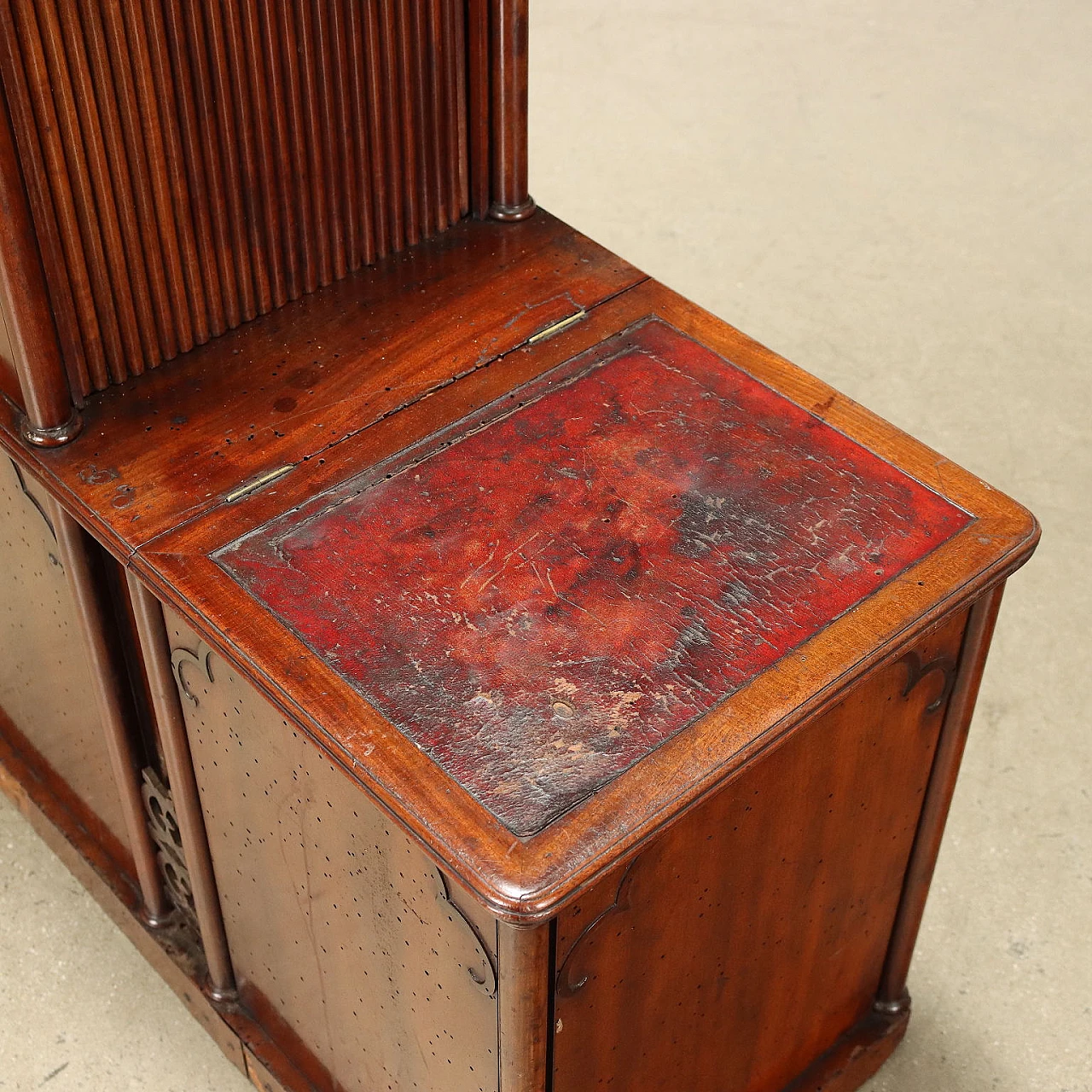 Neo-Gothic mahogany library ladder, late 19th century 7