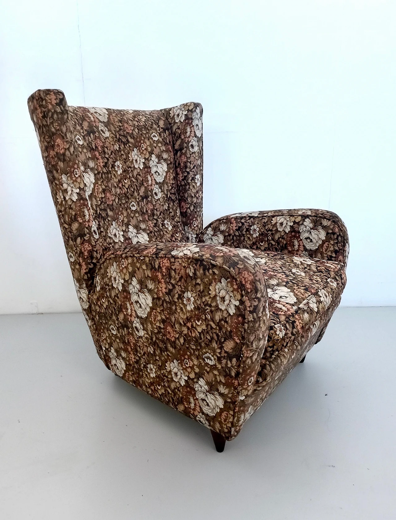 Armchair in floral fabric attributed to Paolo Buffa, 1950s 3