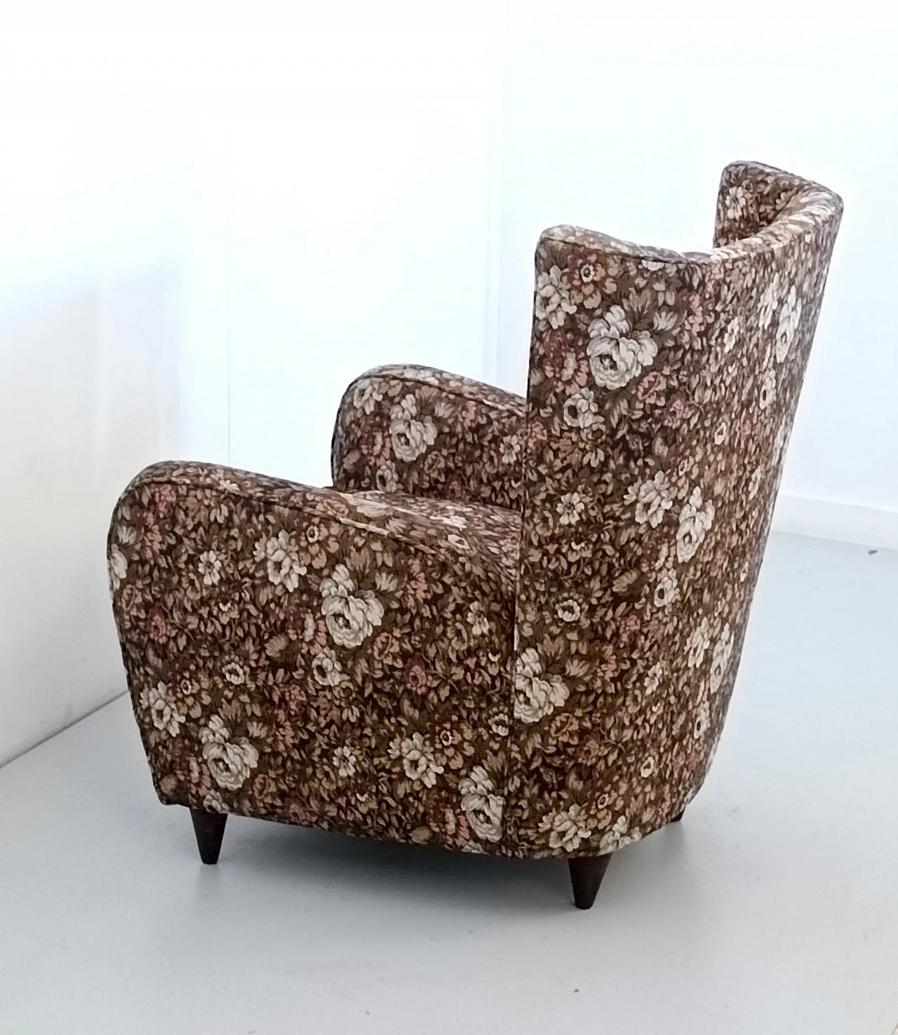 Armchair in floral fabric attributed to Paolo Buffa, 1950s 5