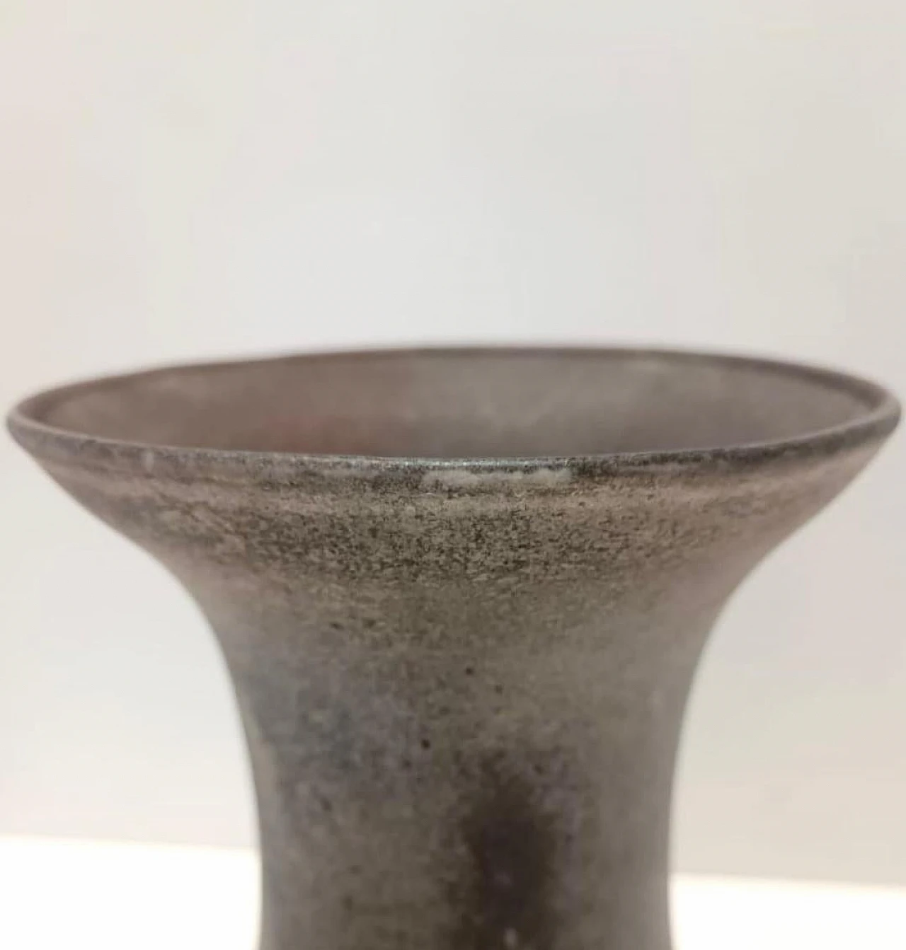 Vaso in vetro scavo di Murano modellato a mano, anni '80 7