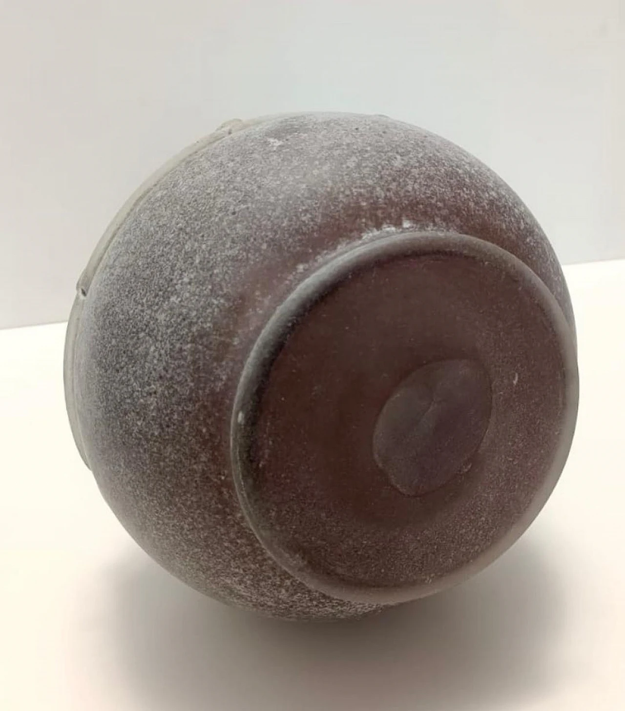 Vaso in vetro scavo di Murano modellato a mano, anni '80 9