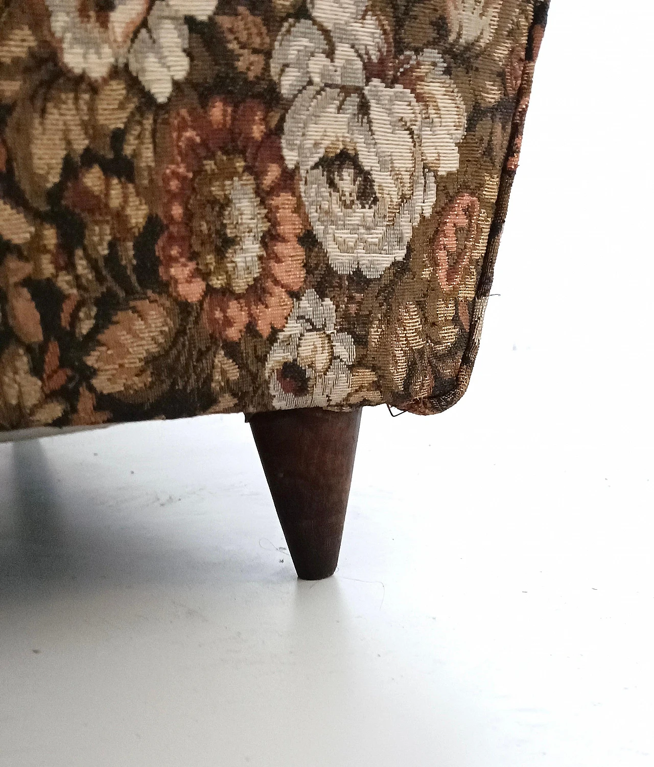 Armchair in floral fabric attributed to Paolo Buffa, 1950s 9