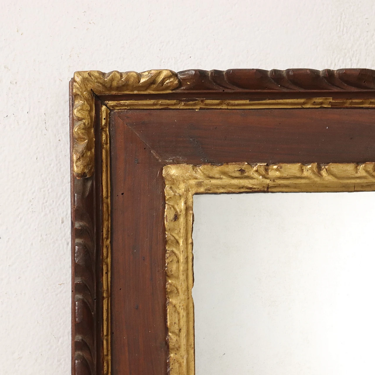 Walnut-panelled fir mirror, late 18th century 3