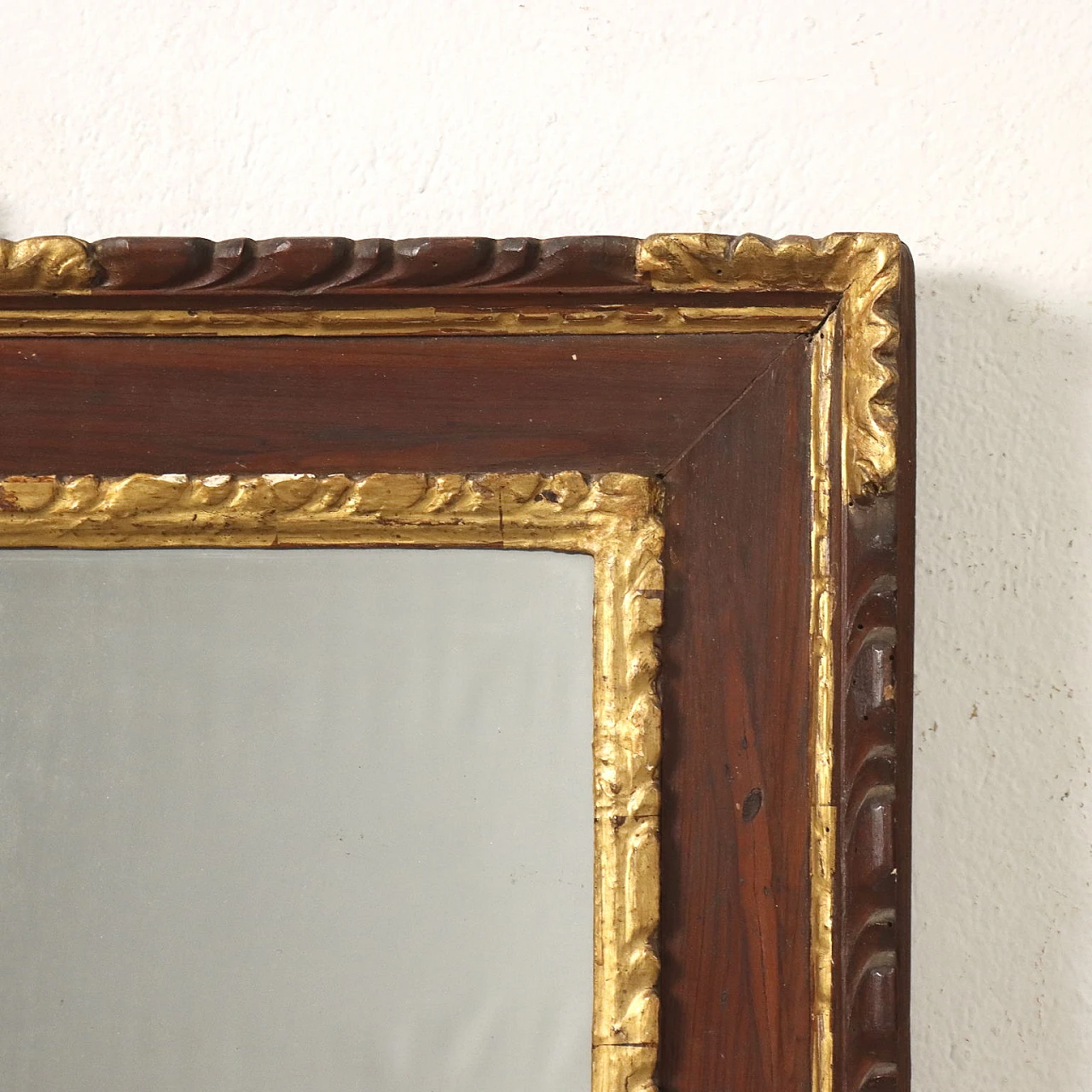 Walnut-panelled fir mirror, late 18th century 4