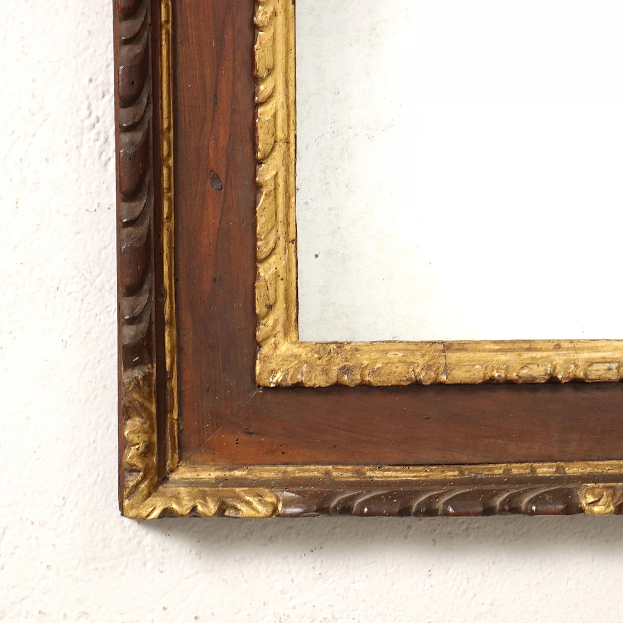 Walnut-panelled fir mirror, late 18th century 5