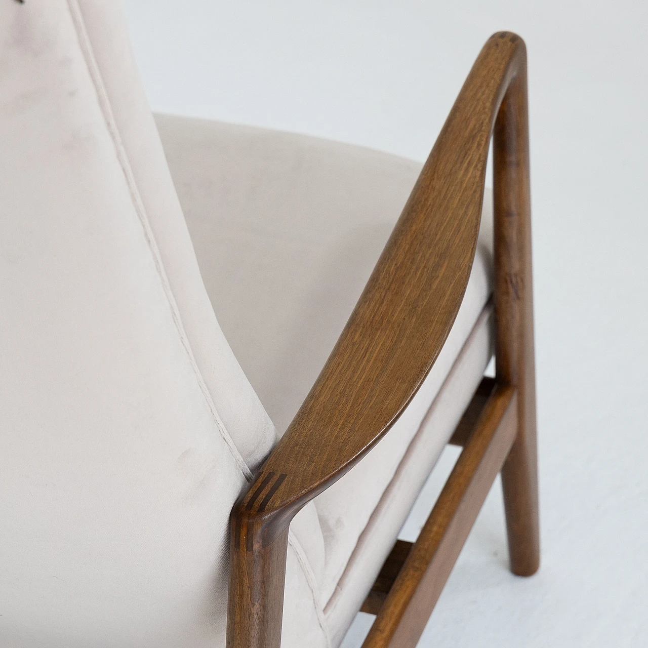 Coppia di poltrone in noce di Figli di Amedeo Cassina, anni '50 4