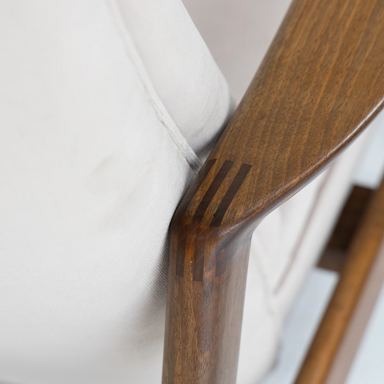 Coppia di poltrone in noce di Figli di Amedeo Cassina, anni '50 5