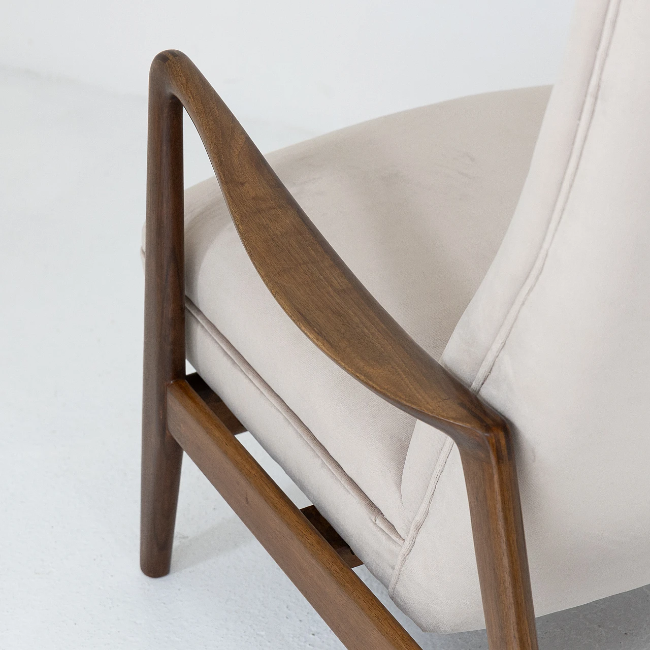 Coppia di poltrone in noce di Figli di Amedeo Cassina, anni '50 6