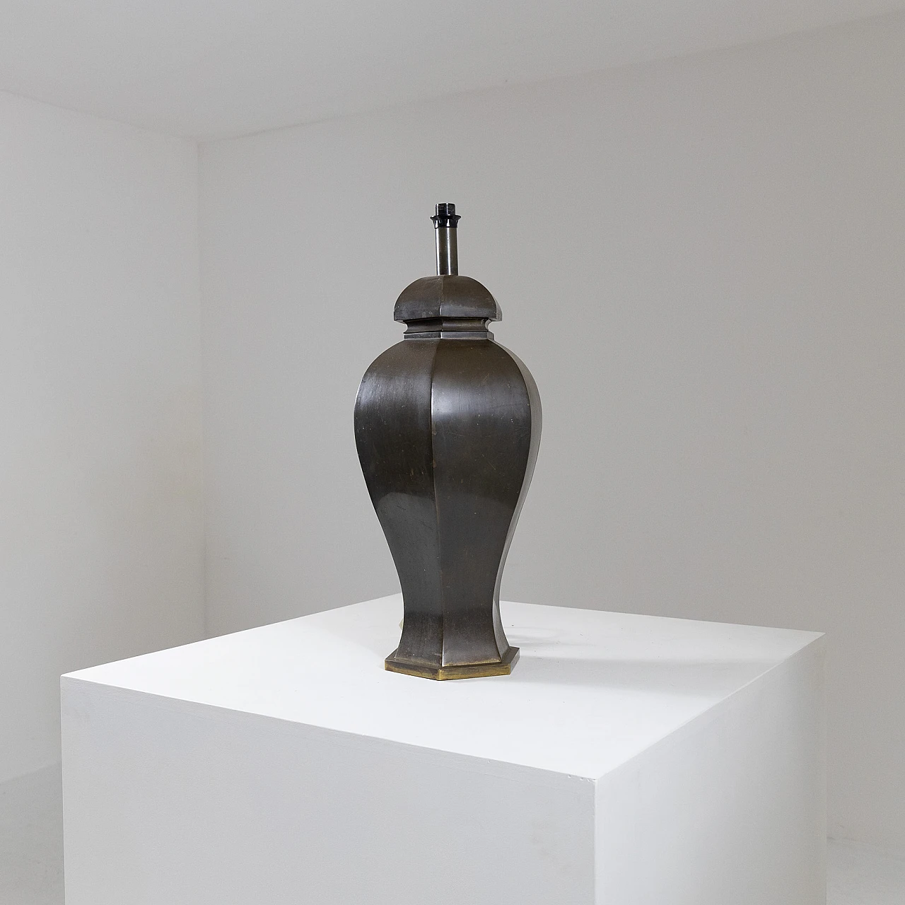 Lampada da tavolo in ottone, anni '70 2