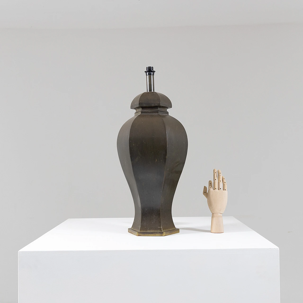 Lampada da tavolo in ottone, anni '70 5