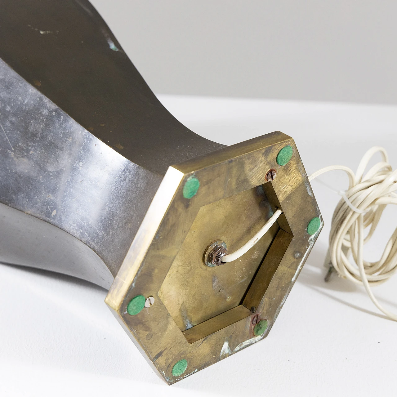 Lampada da tavolo in ottone, anni '70 6