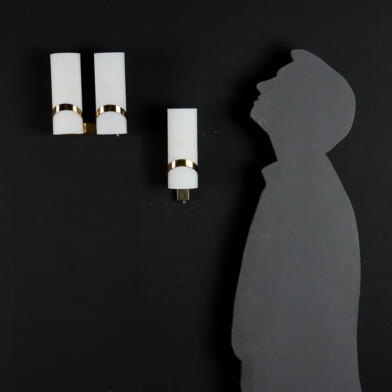 Coppia di lampade da parete in vetro opalino e ottone, anni '60 3