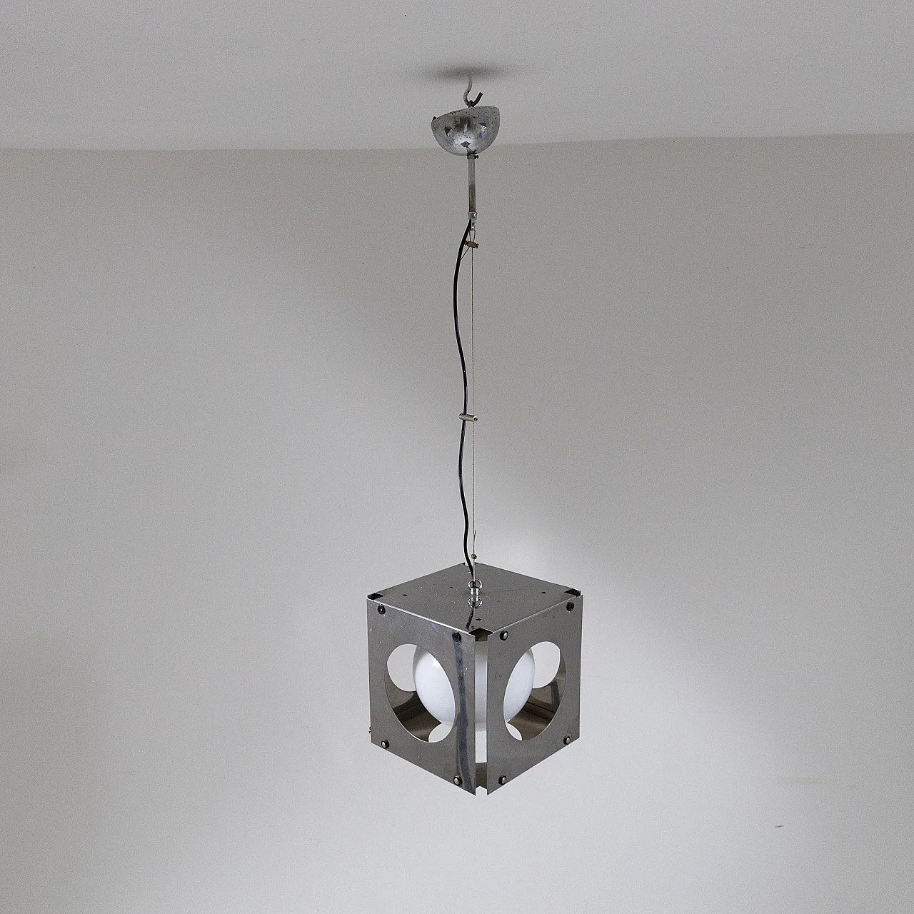 Lampada a sospensione in vetro lattimo e metallo, anni '70 5