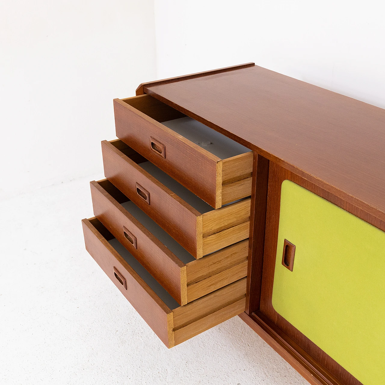 Credenza italiana in legno di noce e tessuto verde, anni '70 3
