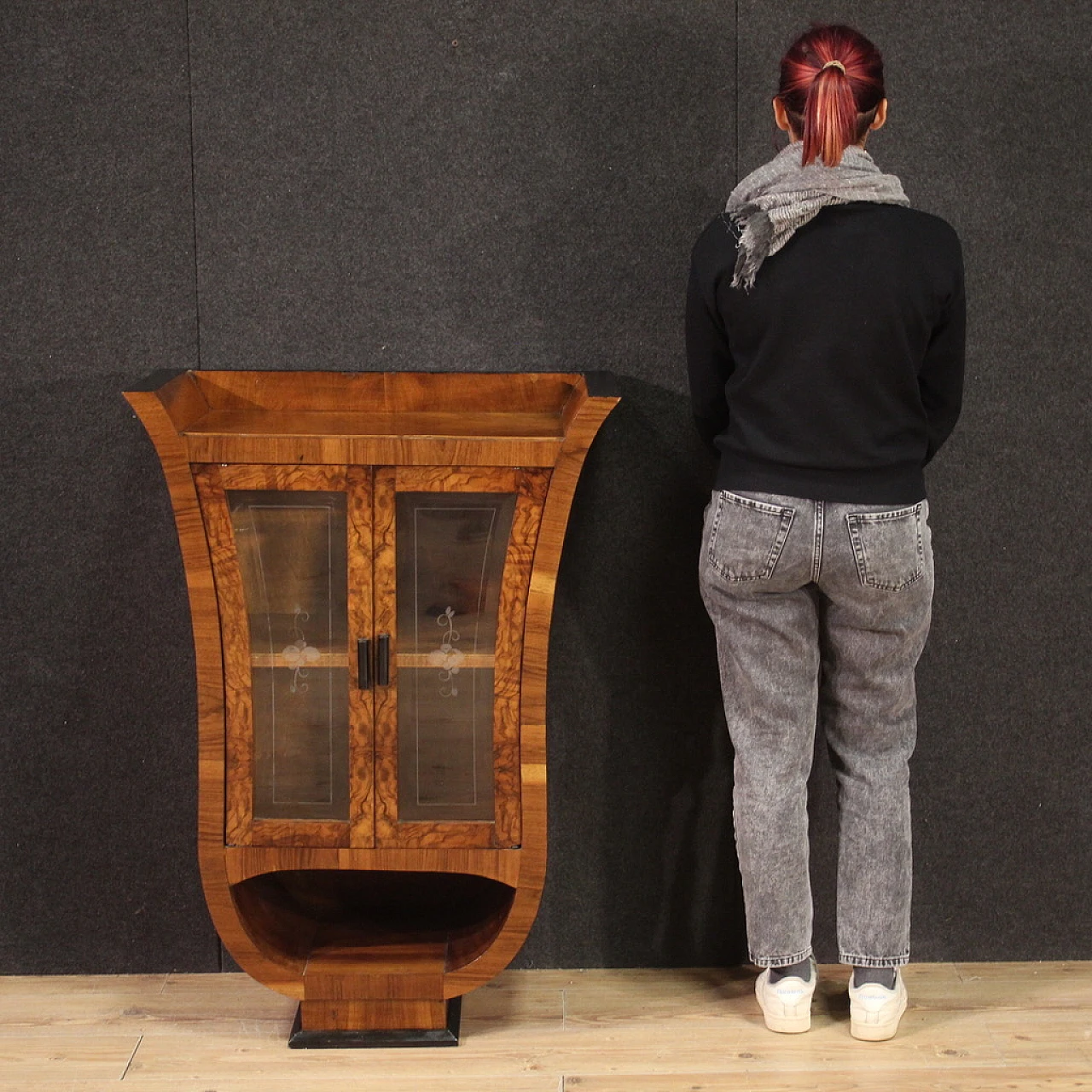 Elegant 1950s Art Deco showcase 2