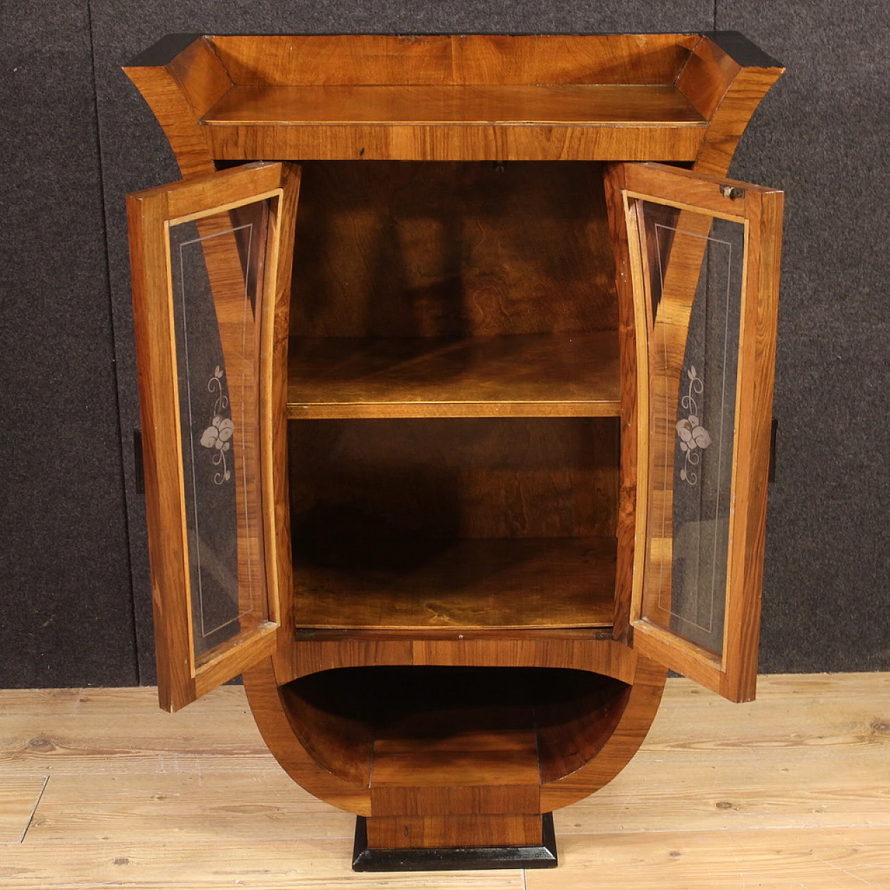 Elegant 1950s Art Deco showcase 3