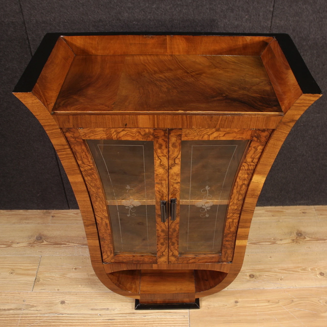 Elegant 1950s Art Deco showcase 4