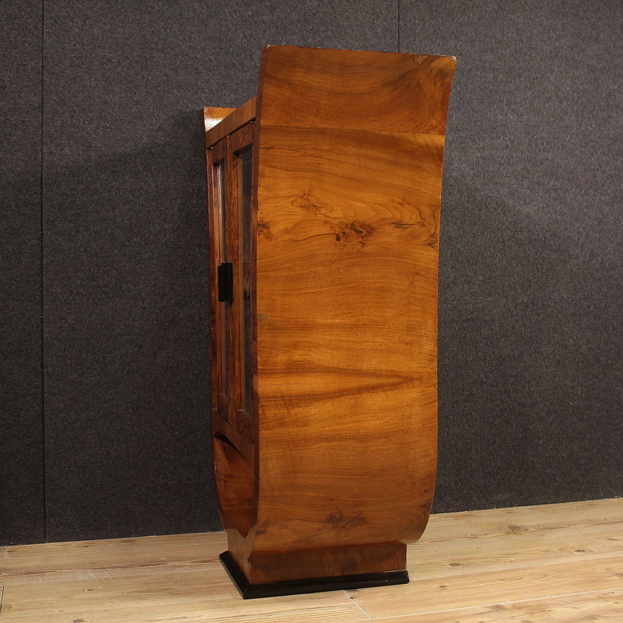 Elegant 1950s Art Deco showcase 5