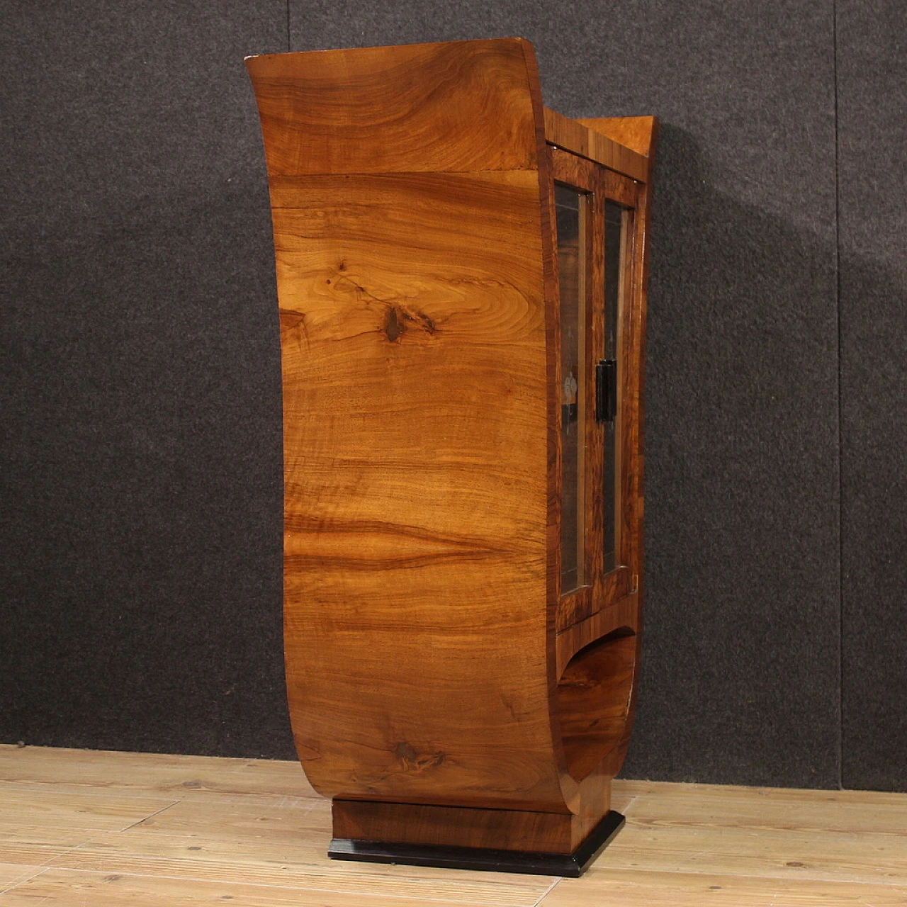 Elegant 1950s Art Deco showcase 9