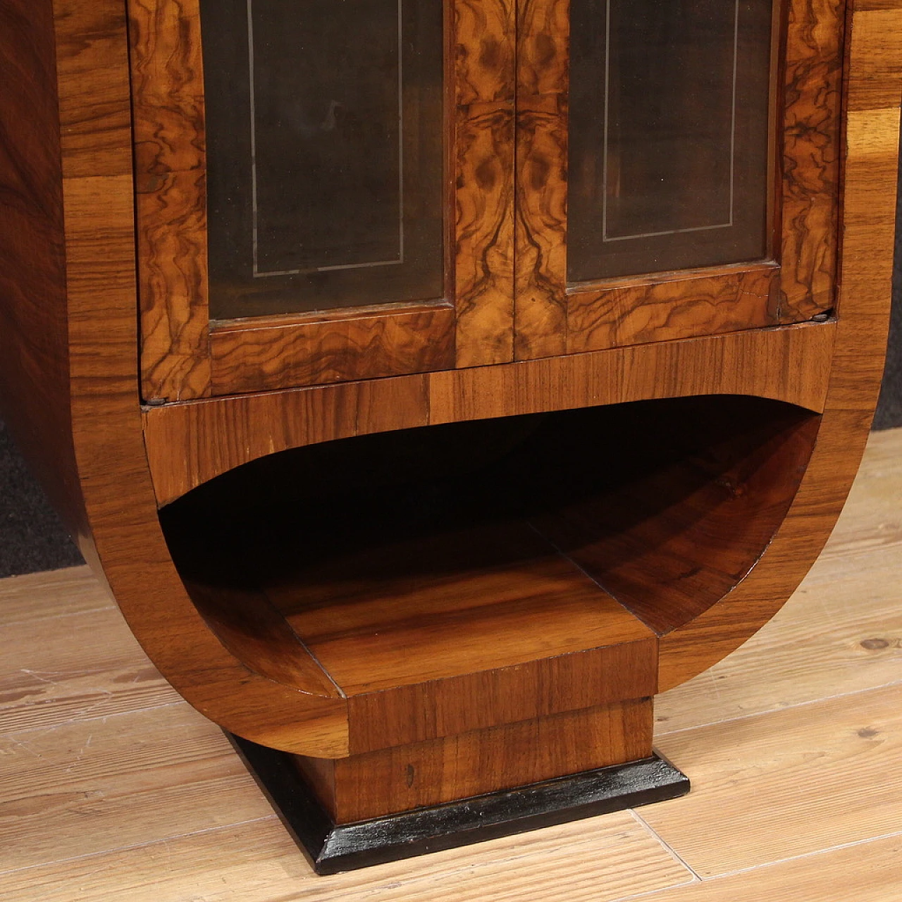 Elegant 1950s Art Deco showcase 12