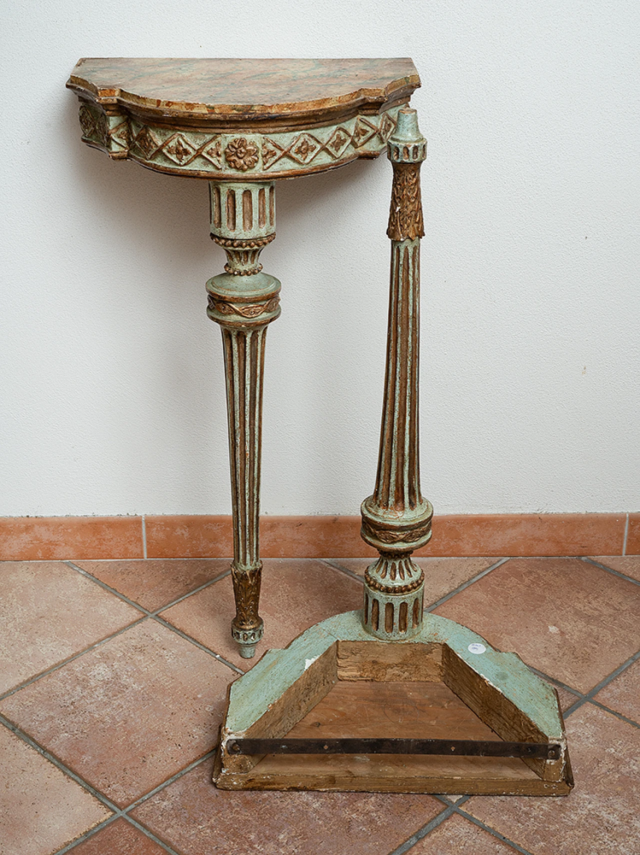 Coppia di consolline antiche demi lune in lacca verde e oro con piano 6