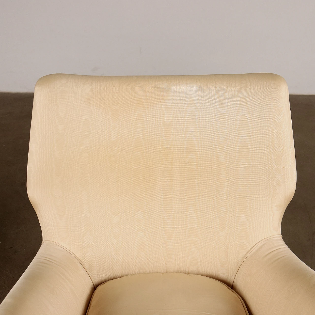 Coppia di poltrone con cuscini in piuma e gambe in legno tinto, anni '50 3