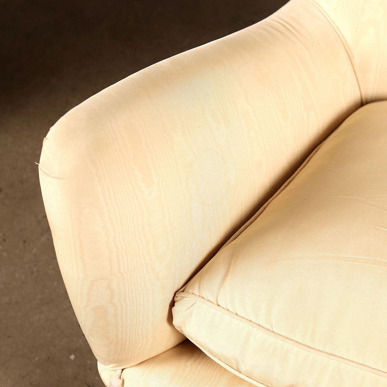 Coppia di poltrone con cuscini in piuma e gambe in legno tinto, anni '50 4