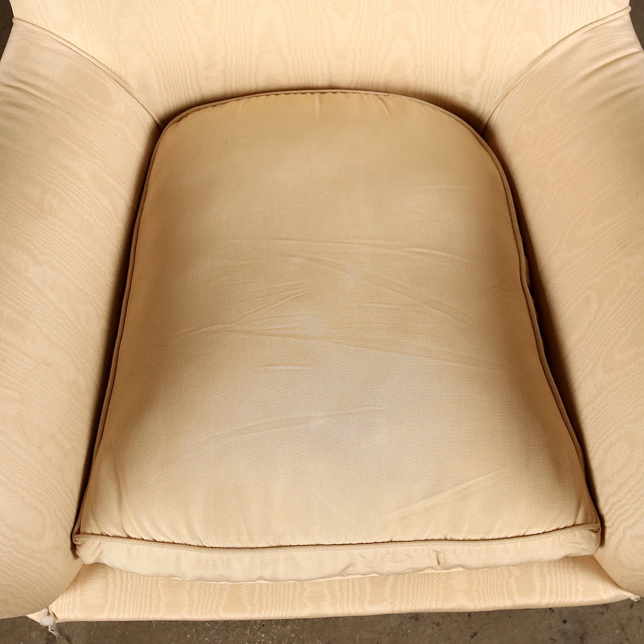 Coppia di poltrone con cuscini in piuma e gambe in legno tinto, anni '50 5