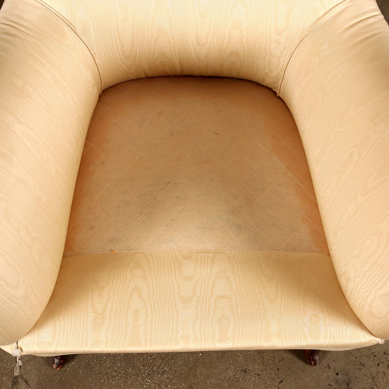 Coppia di poltrone con cuscini in piuma e gambe in legno tinto, anni '50 6