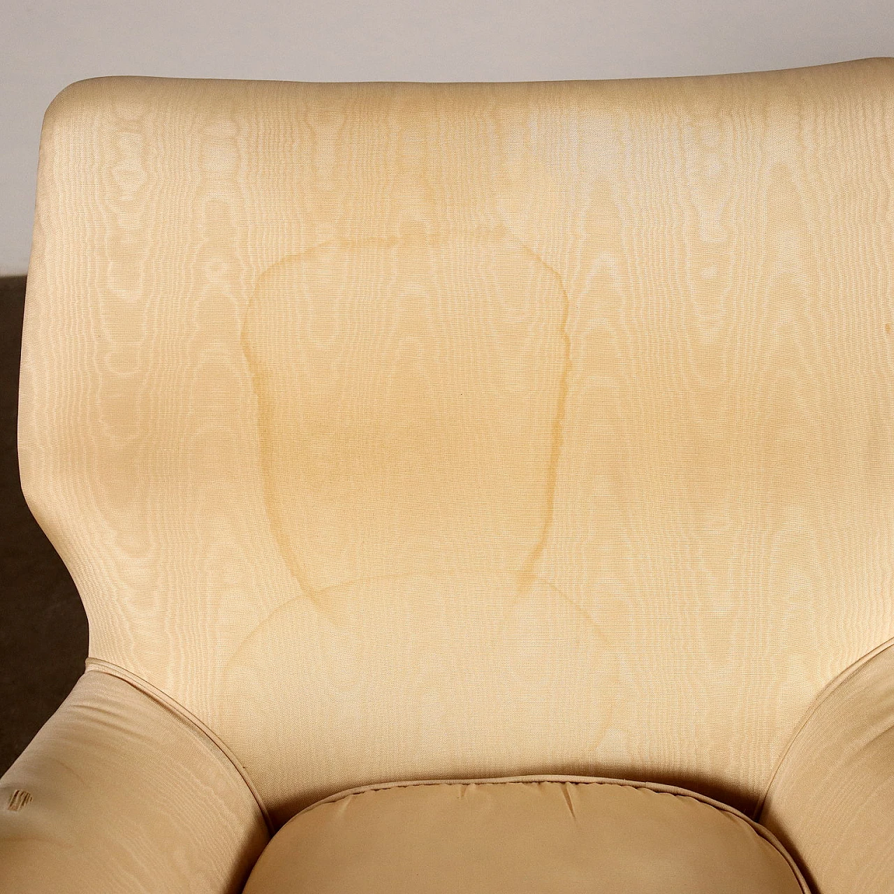 Coppia di poltrone con cuscini in piuma e gambe in legno tinto, anni '50 10