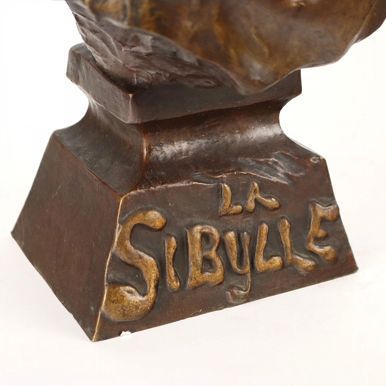 Bronze bust depicting The Sibyl by Emmanuel Villanis 10