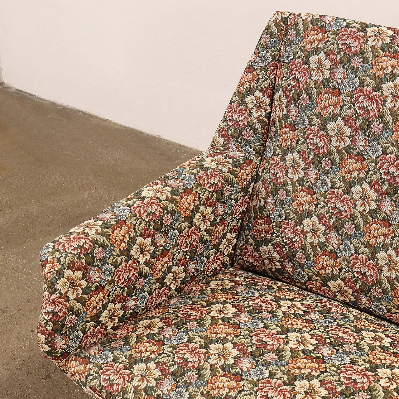 Divano con rivestimento in tessuto a fantasia e gambe in metallo, anni '60 5