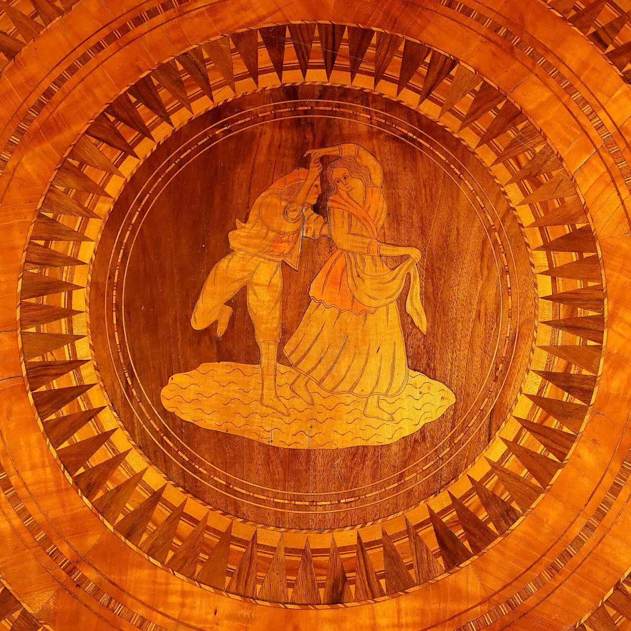 Tavolo rotondo di Rolo in legno intarsiato, metà '800 4