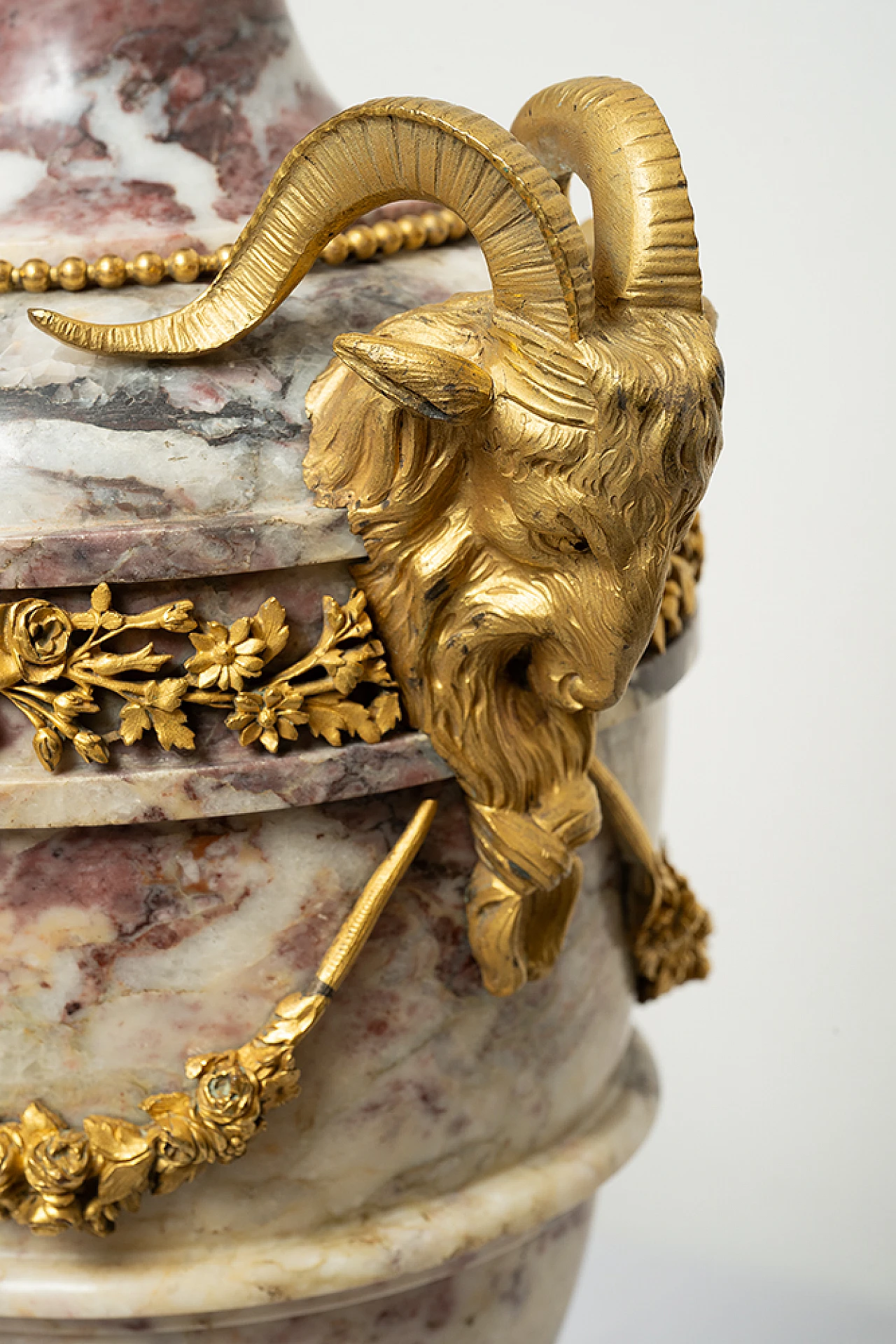 Coppia di cassolette Napoleone III in marmo e bronzo, '800 2