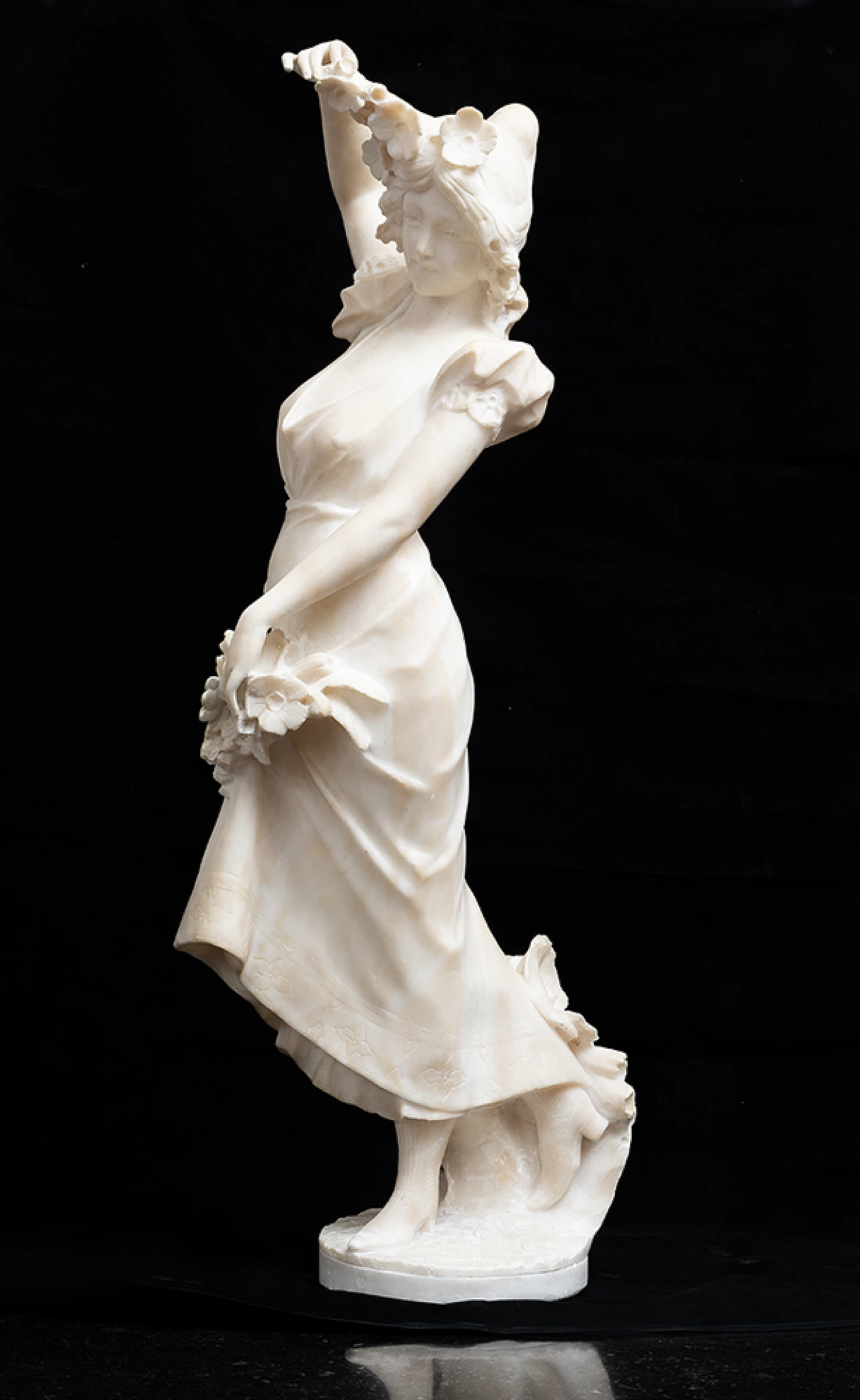 Scultura di donna con fiori Francese in alabastro, '800 1