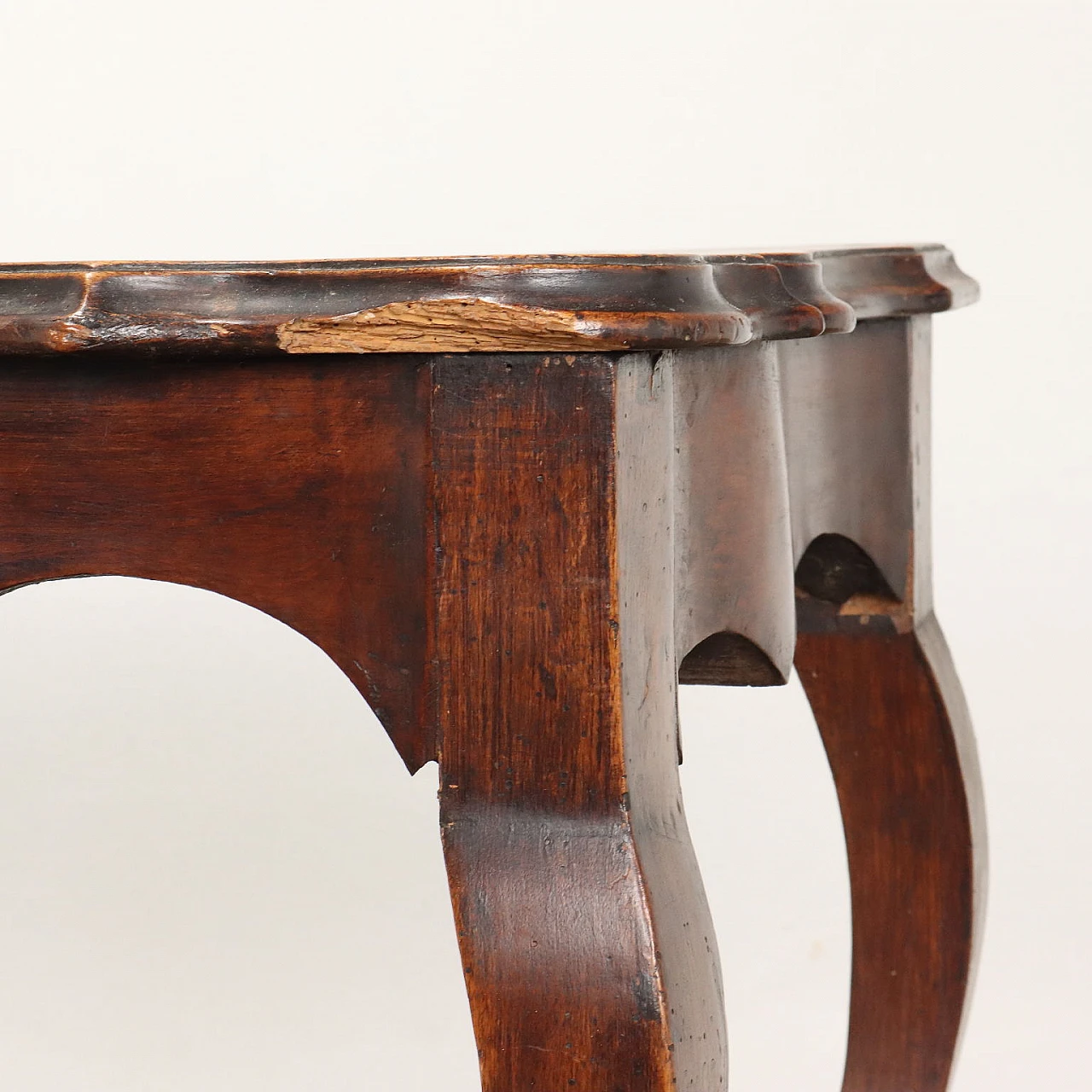 Console in cherry wood with walnut top and wavy legs, 18th century 4