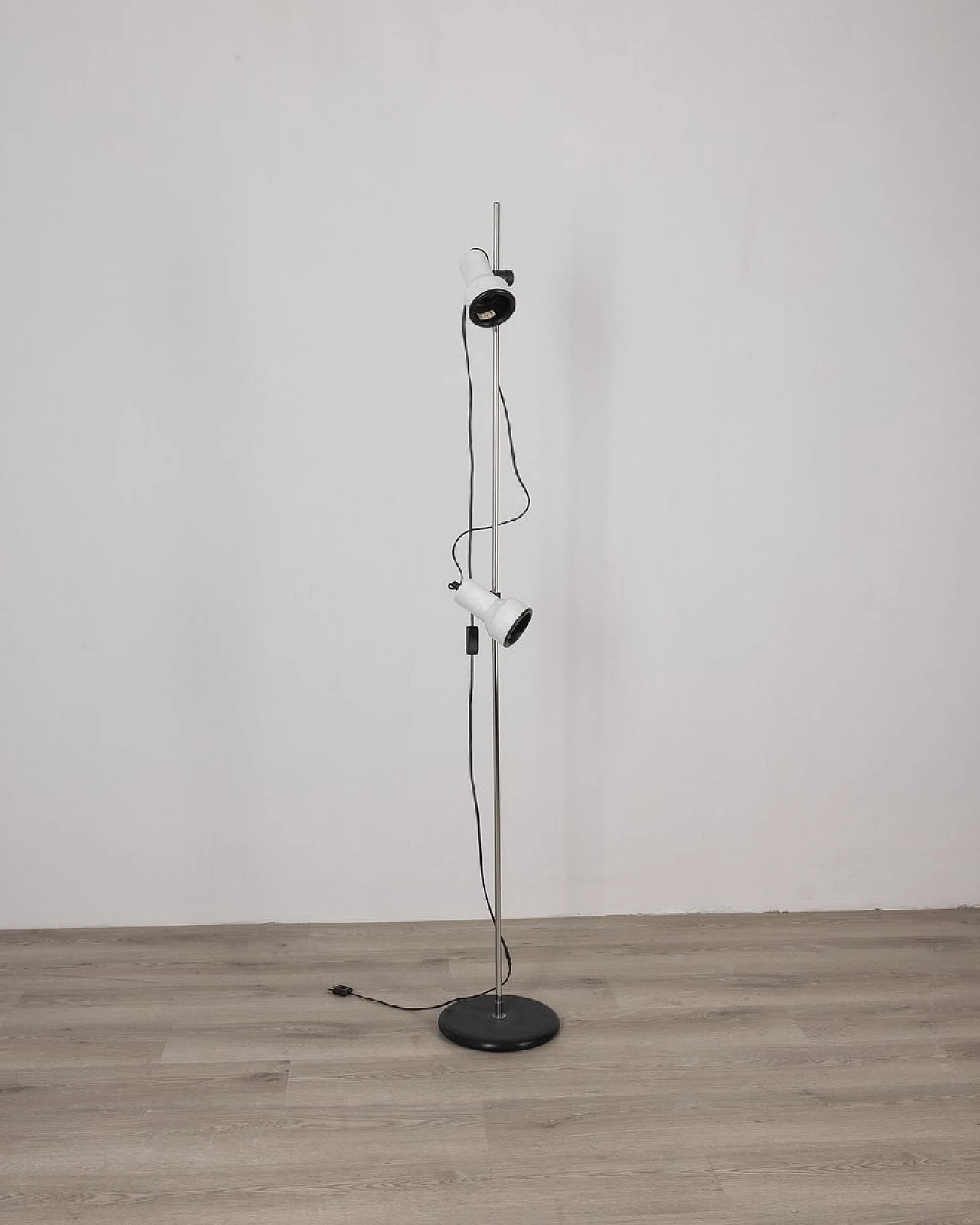 Vintage Italian Floor Lamp in White Metal, 1970s 1