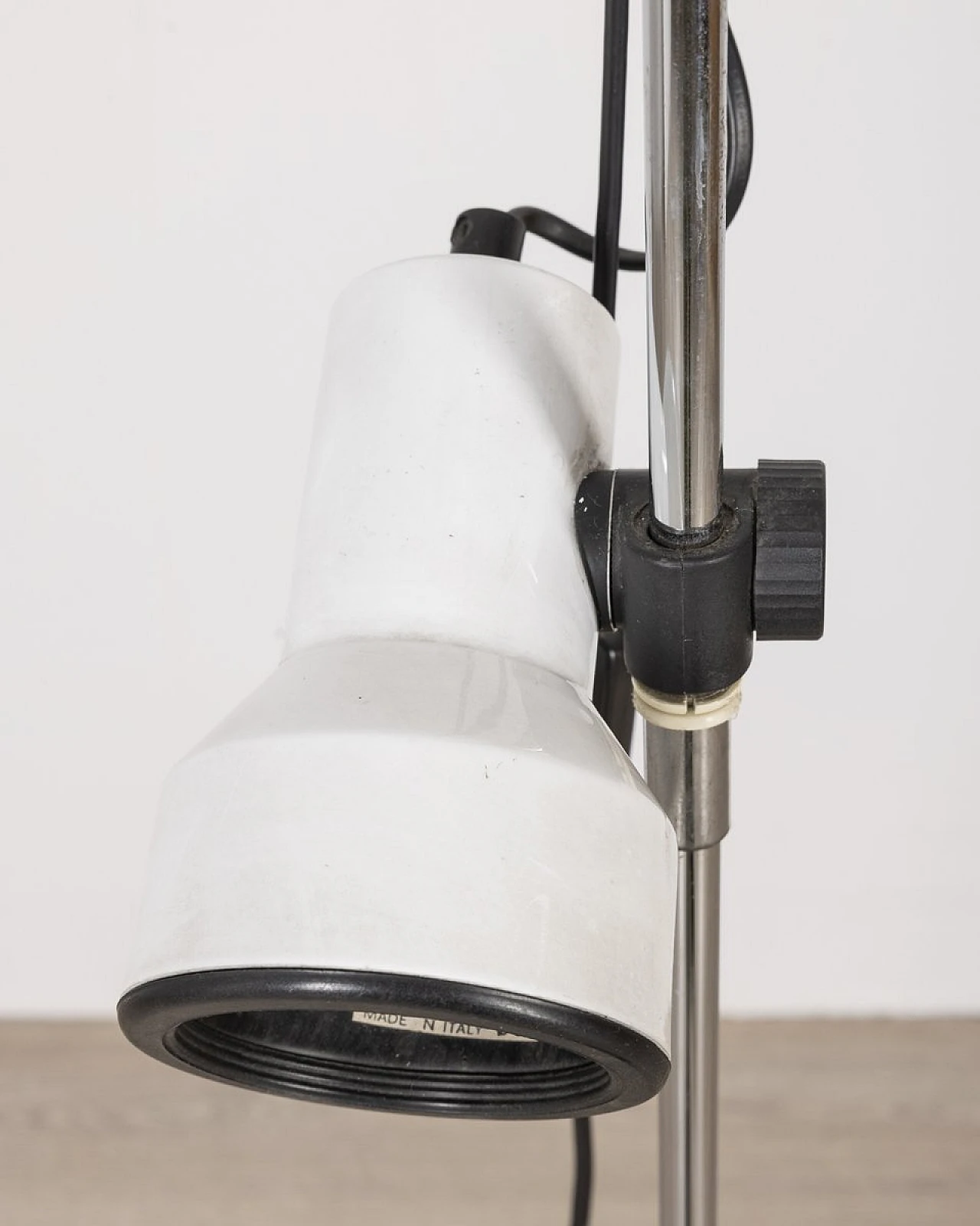 Vintage Italian Floor Lamp in White Metal, 1970s 4