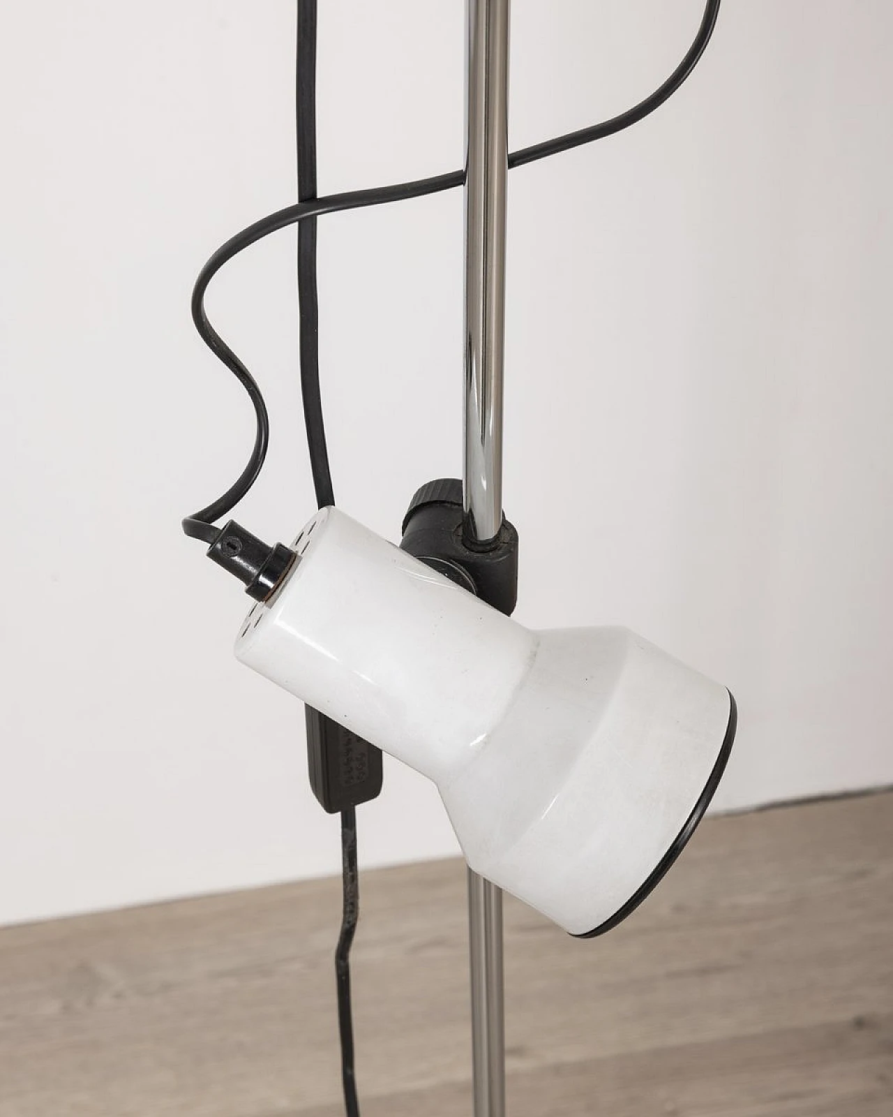 Vintage Italian Floor Lamp in White Metal, 1970s 5