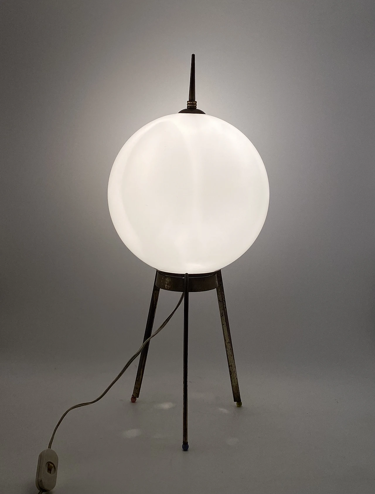 Mid-Century tripod brass table lamp, Lumi Italy 1950s 14