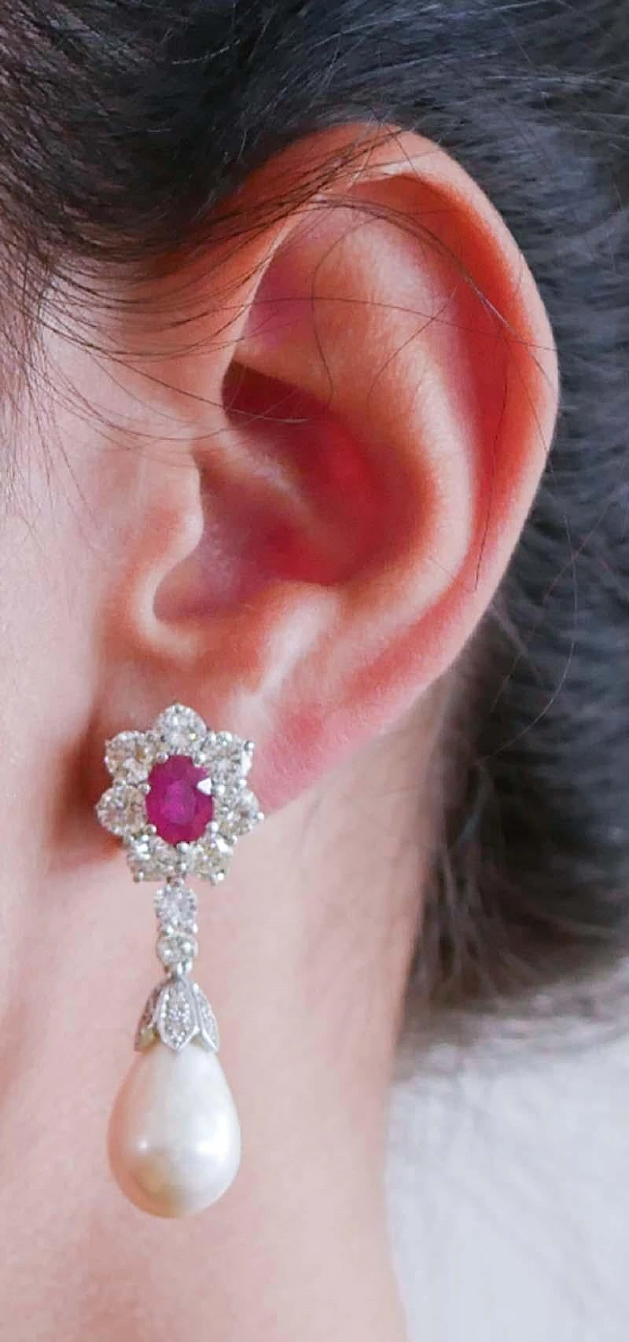 Orecchini con diamanti, rubini, perle, platino e oro, anni '70 5