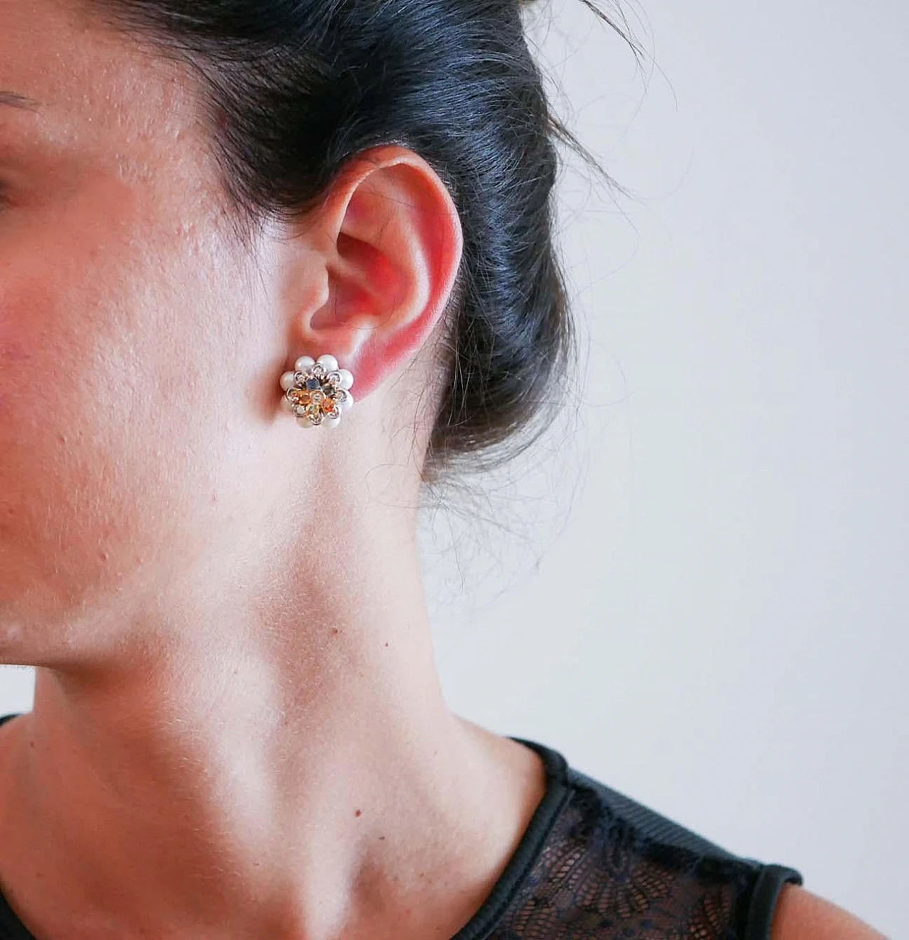 Orecchini a fiore in oro con zaffiri, diamanti e perle, anni '80 4