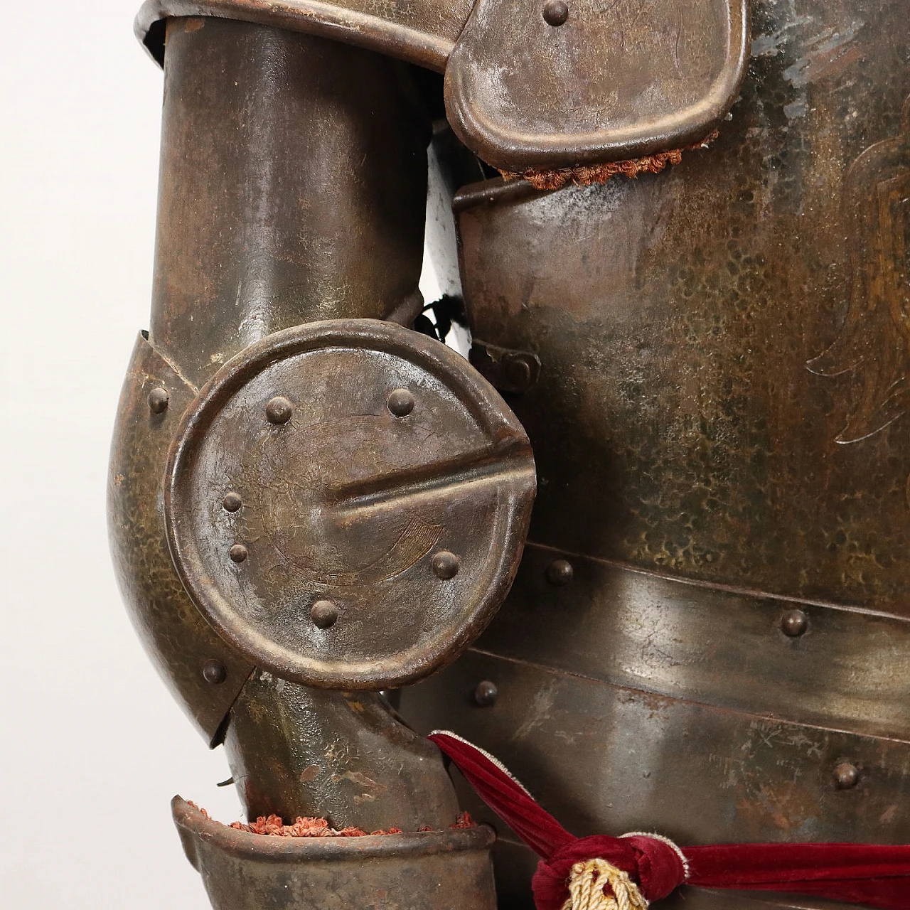 Engraved metal parade armor 5